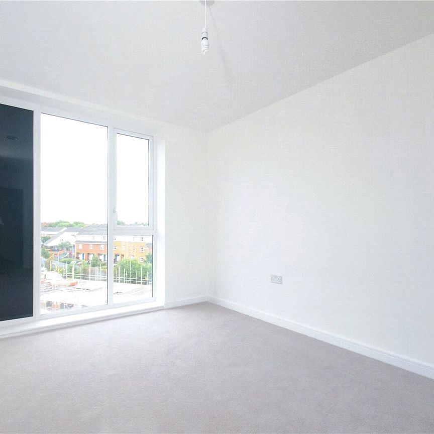 2 bedroom Flat in Oscar Wilde Road, Reading - Photo 1