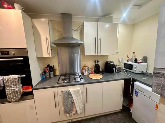 5 bedroom flat to rent - Photo 1