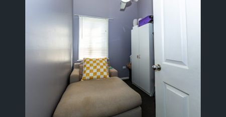 Beautifully presented Queenslander for Lease - Photo 4