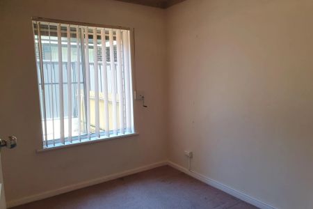 Affordable & Convenient Living in Klemzig - Photo 4