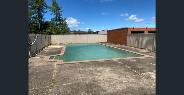 BIG HOUSE WITH A POOL!!! - Photo 1
