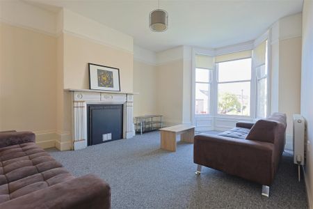 3 bedroom Student Flat to rent in St Georges Terrace, Jesmond, Newcastle Upon Tyne - Photo 2