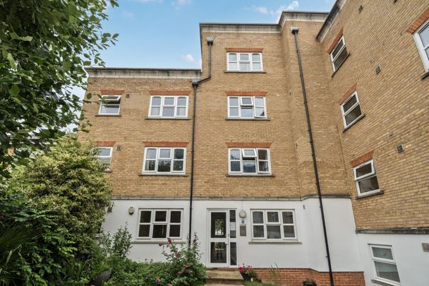 Flat to rent - Basevi Way, London, SE8 - Photo 1