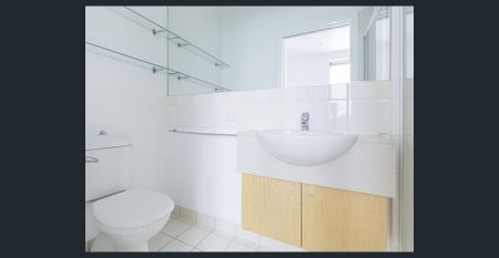 LIGHT FILLED STUDIO IN PRIME LYON STREET LOCATION - Photo 3