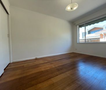 CHARMING 2 BEDROOM UNIT - Photo 3