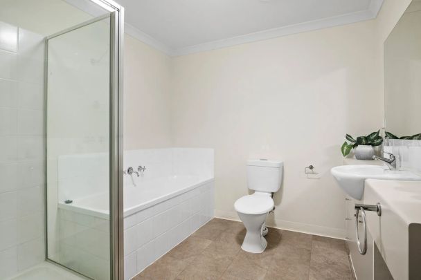 Immaculately Presented and Spacious Apartment in Prime location! - Photo 1