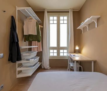 Ronda de la Universitat, Barcelona, Catalonia 08007 - Photo 1