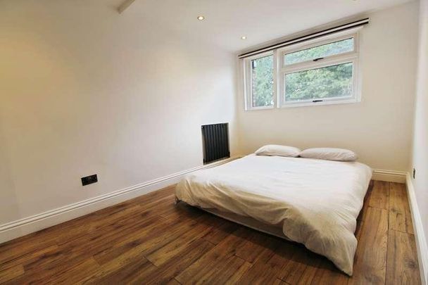 Burgett Road, Slough, SL1 - Photo 1