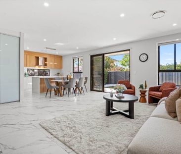 Near-New 5 Bedroom Duplex on Quite Street-Walk to Station and Shops - Photo 2