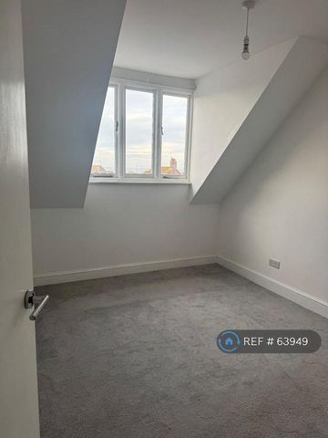 2 bedroom flat to rent - Photo 2
