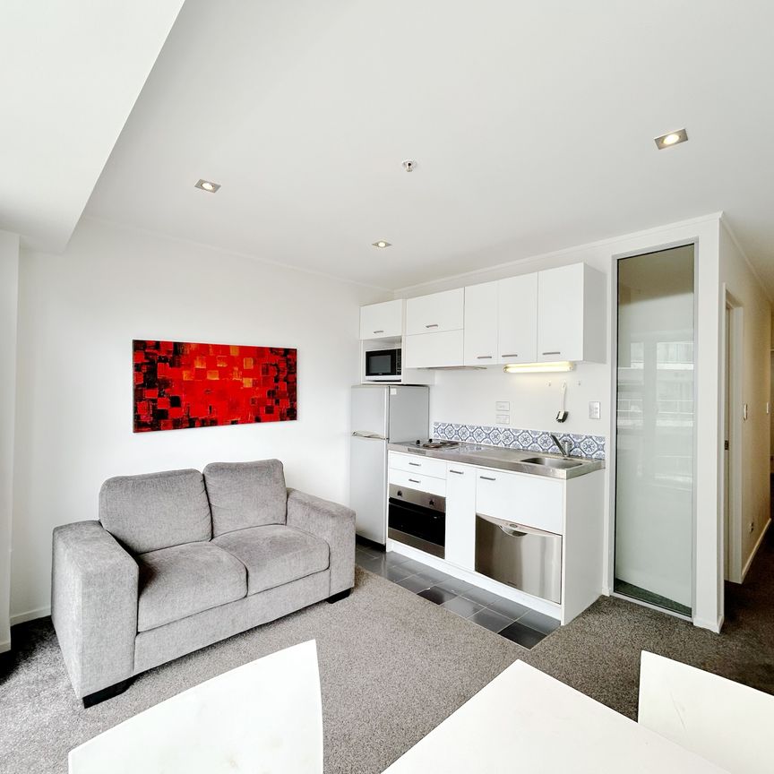 City Centre Urban Living - Stylish 2-Bedroom Apartment - Photo 1