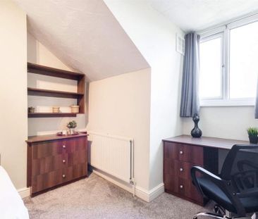 4 bedroom terraced house to rent - Photo 1