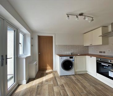 3 bedroom end of terrace house to rent - Photo 3