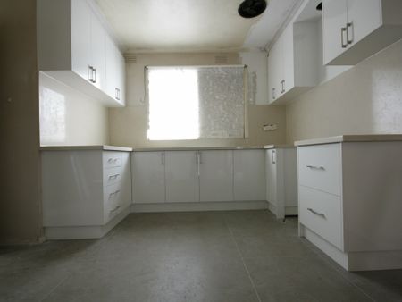 RENOVATED 4 BEDROOM FAMILY HOME IN SPRINGVALE - Photo 3