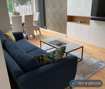 4 bedroom semi-detached house to rent - Photo 5