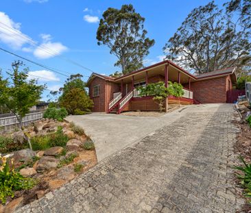 Spacious home among the gum trees - Photo 4