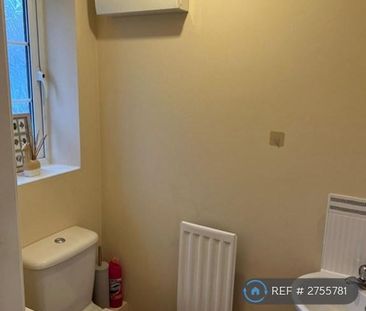 2 bedroom semi-detached house to rent - Photo 6