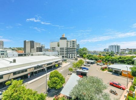 Modern 3-Bedroom, 2-Bathroom Unit in a Prime City Position! - Photo 2