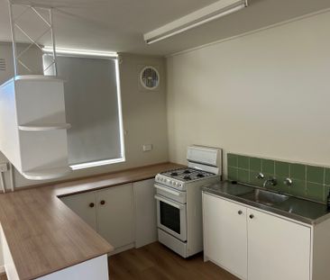 CHARMING RENOVATED APARTMENT IN THE HEART OF NORTHCOTE - Photo 1