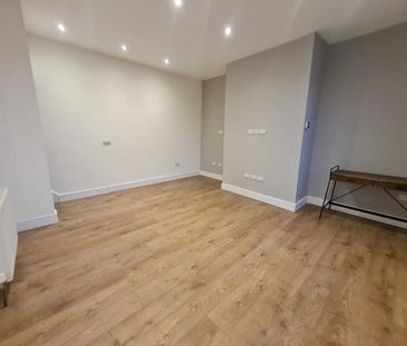 Asquith Avenue, Leeds, Morley - Photo 2