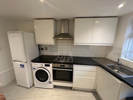 1 Bed Flat, Woodford Road, E7 - Photo 3