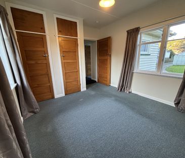 Renovated 3 Bedroom in prime location - Photo 2