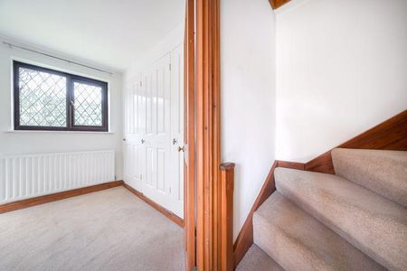 2 bedroom end of terrace house to rent - Photo 2