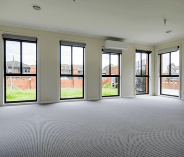 Modern unit, close to everything! - Photo 2