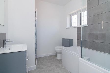 3 bedroom semi-detached house to rent - Photo 3