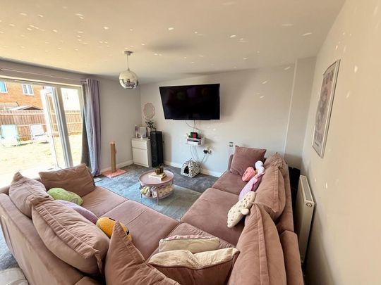 3 bedroom semi-detached house to rent - Photo 1