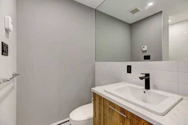 Stanley court — 402 - Photo 1