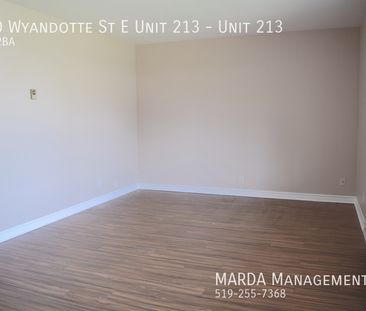 BRIGHT AND SPACIOUS 2BEDROOM/1BATH APARTMENT + HYDRO - Photo 2