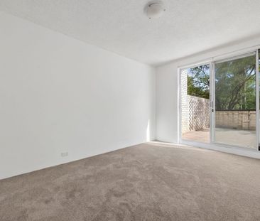 Renovated two bedroom apartment - Photo 5