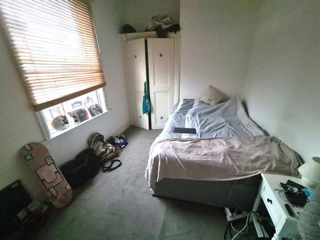 2 Bed - 17 Quarry Street, Woodhouse, Leeds - LS6 2JU - Student - Photo 3