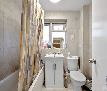 Goodwin Close, Mitcham, CR4 - Photo 1