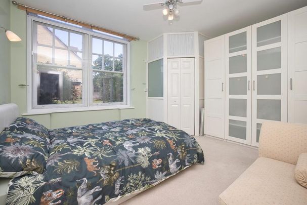 3 bedroom flat to rent - Photo 1