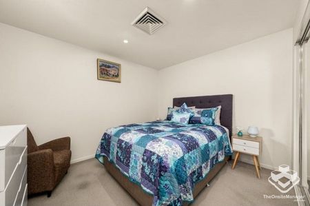 Stylish 2-Bedroom + Study Apartment with 2 Car Parks â 6 to 9 Month Lease - Photo 4