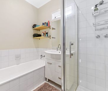 Comfortable Living in Prime Location - Photo 5