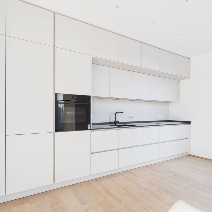 Traumhafte 2-Zimmer-Neubauwohnung im DG mit großer Terrasse | klimatisiert | Nähe U3 & Wilhelminenberg - Photo 1