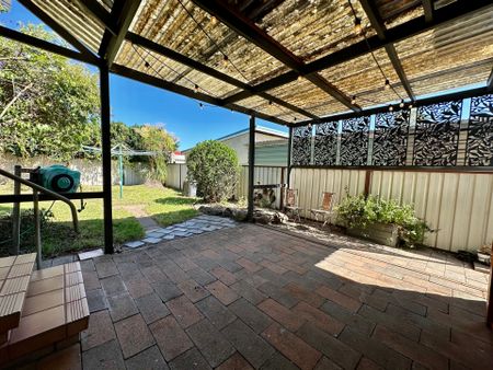 BEAUTIFUL LIGHT FILLED HOME! - 6 Months only - Photo 4
