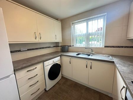 2 bedroom ground floor flat to rent - Photo 5