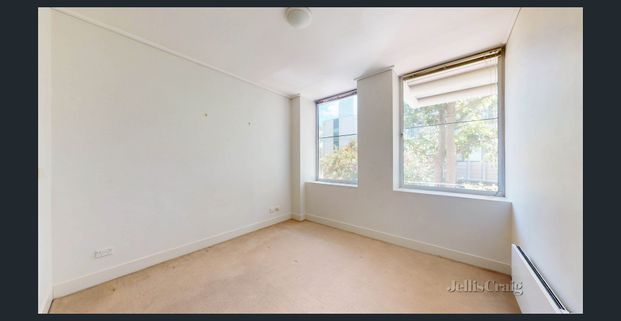 Prestigious position: Large One bedroom North facing apartment - Photo 1