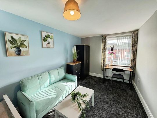 1 bedroom in a house share to rent - Photo 1