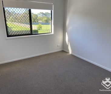 3 BEDROOM TOWNHOUSE - Double Garage, Air Cons, Pets Welcome - Photo 1