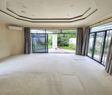 Good size on Gravatt! - Photo 3