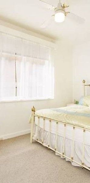SPACIOUS TWO BEDROOM APARTMENT - Photo 1