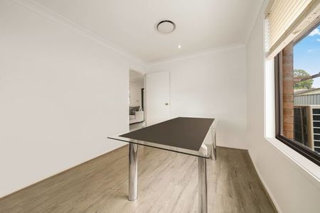 FAMILY COMFORT & CONVENIENCE IN THE HEART OF LEUMEAH !!! - Photo 3