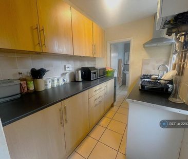 3 bedroom terraced house to rent - Photo 6