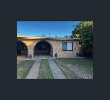 1/67 Edington Street, Berserker, Qld 4701 - Photo 4