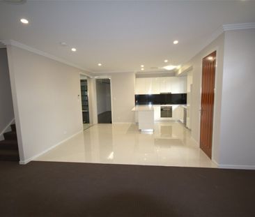 Modern 3 Bed + Study Townhouse For Rent - Photo 2
